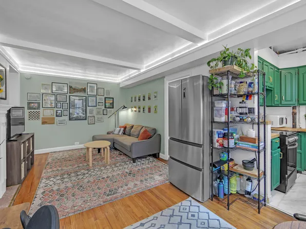 333 East 43rd Street image 4 of 21