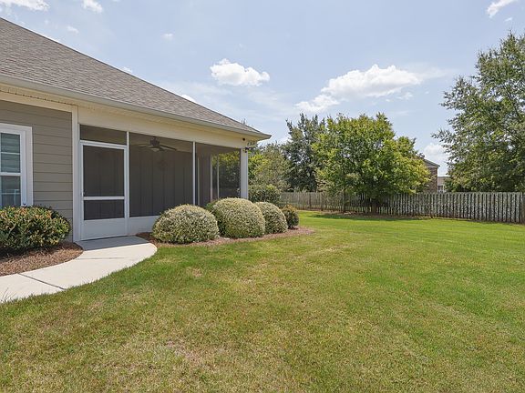 3rd image of 438 Nandina Ct