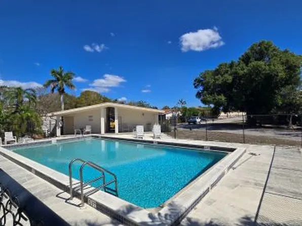 5296 Treetops Dr, Naples, FL