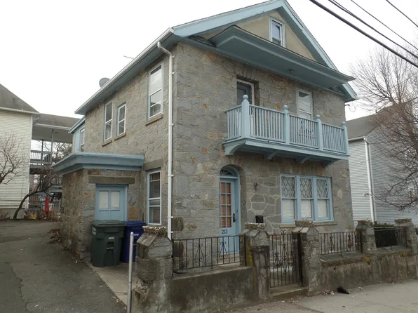 213 Pequonnock St, Bridgeport, CT 06604
