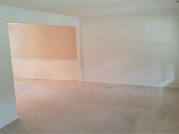 3rd image of 1044 Belvoir Ln