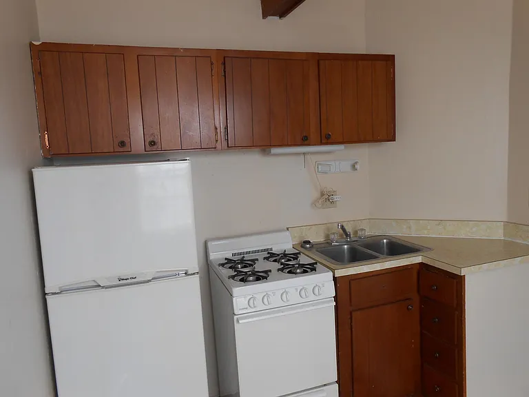 1360 Highland St #F — Photo 12