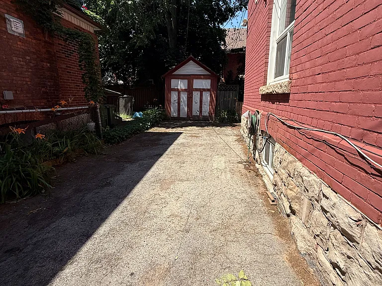 28 Eastbourne Ave #2 — Photo 28
