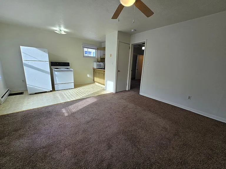 618 E Mulberry St — Photo 3