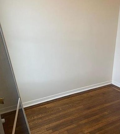 5th image of 136 Van Horne St