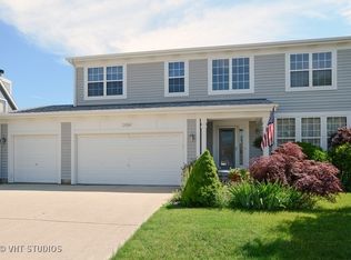 2484 Wydown Ln, Aurora, IL 60502