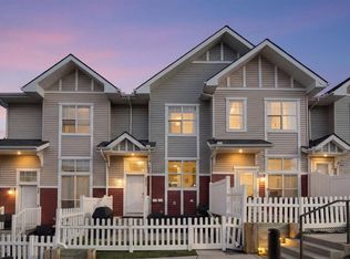 3336 W New Brighton Gdns SE, Calgary, AB T2Z 0A2