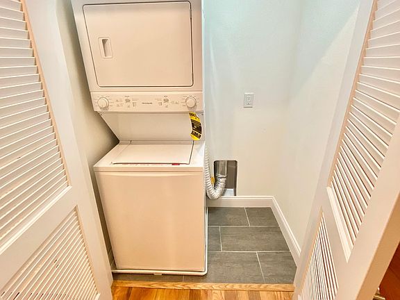 5th image of 105 N Walnut St #305
