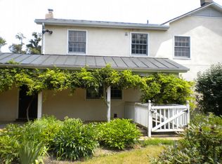 12142 Crest Hill Rd, Hume, VA 22639