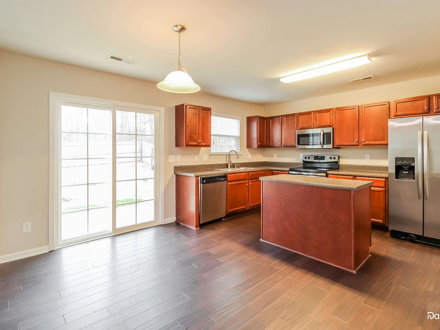 3 bed, 2.5 bath, 2231 sqft, $2,315 — Photo 4