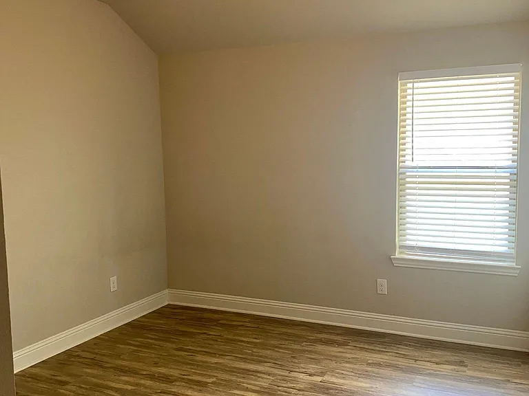 2258 Templin Ave — Photo 7