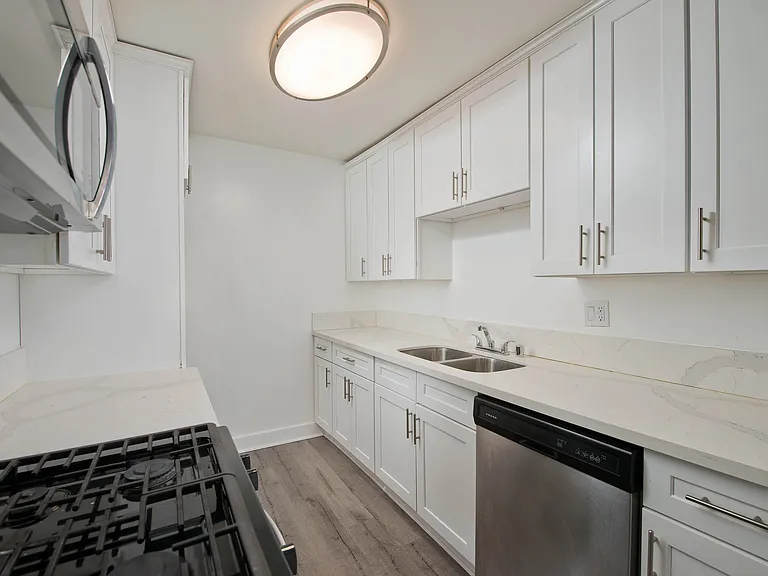 5415 Newcastle Ave — Photo 7