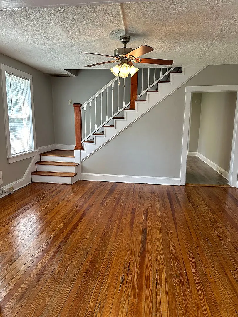 Adorable 3 Bedroom Duplex for $1,800./month — Photo 1