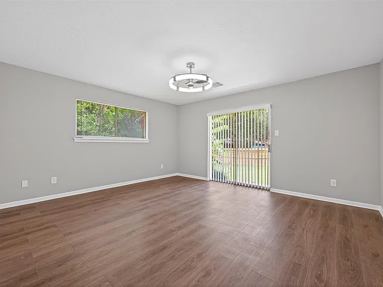 105 Glenmora Ct — Photo 28