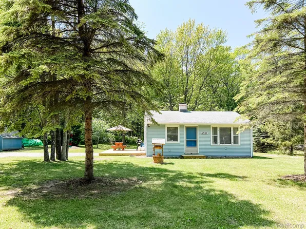 6587 Sylva Beach Rd, Caseville, MI 48725