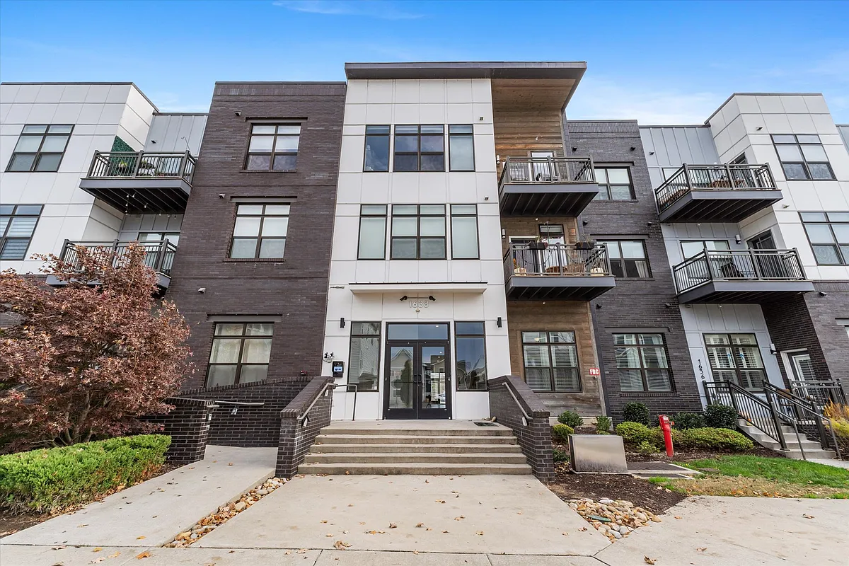 Building Photo - 1638 54th Ave N #116