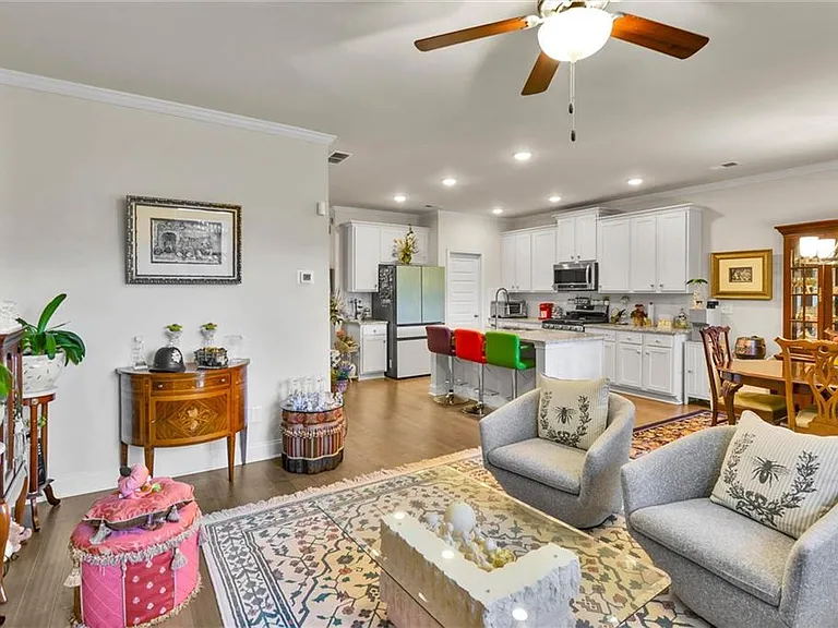2423 Chene Dr — Photo 12