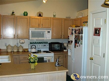 Kitchen - all appliances stay