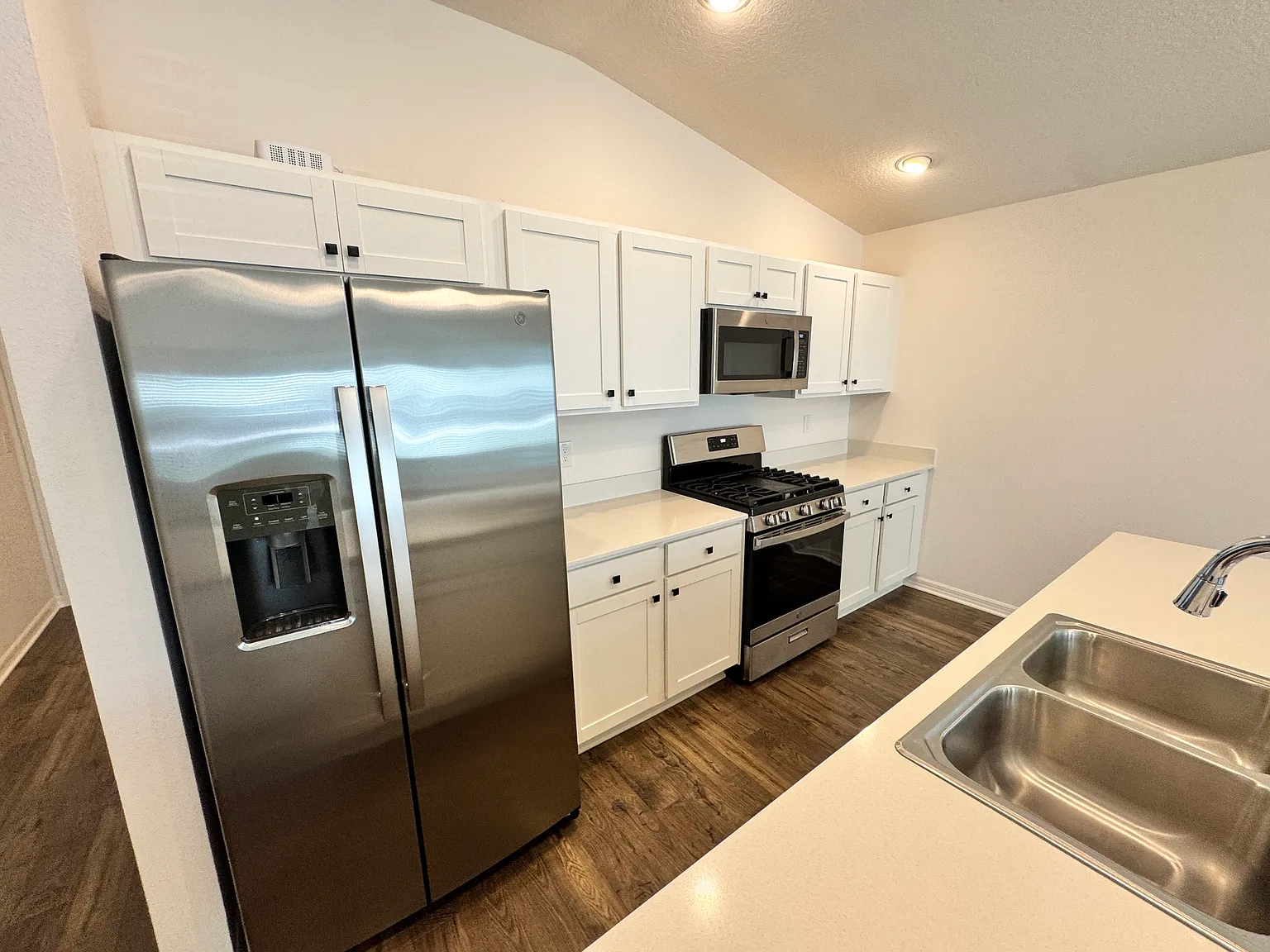 Unfurnished 2 Beds 2 Baths In Middleton — Photo 3
