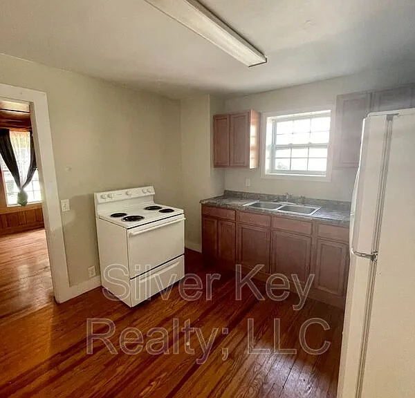 107 Forrest Ave #2 — Photo 5
