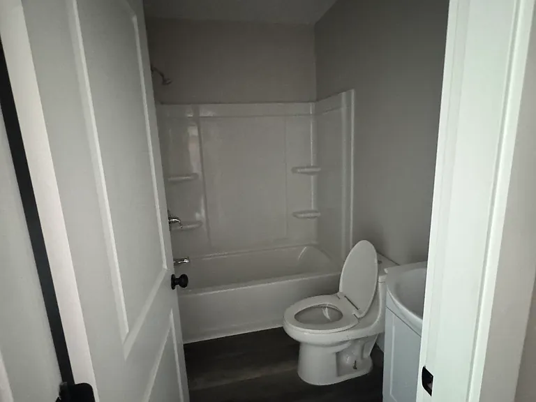 196 Bates St #8 — Photo 5