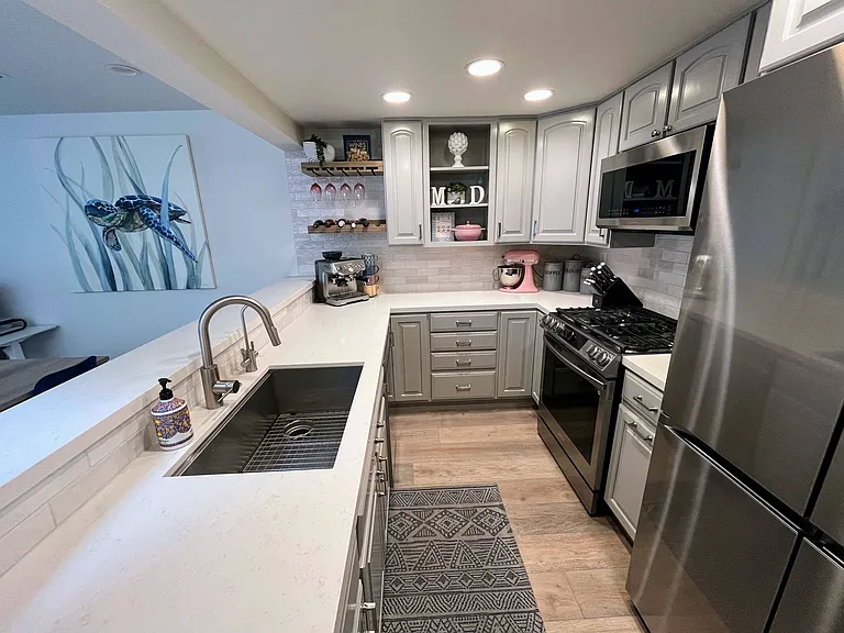 2051 Cliff Dr #18 — Photo 7