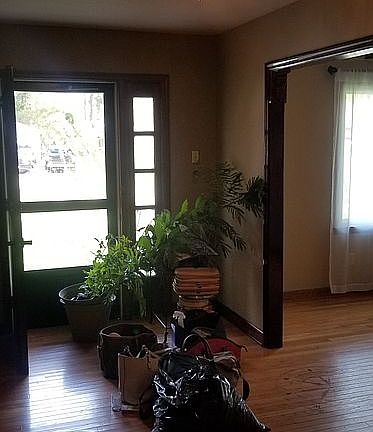 LARGE FOYER