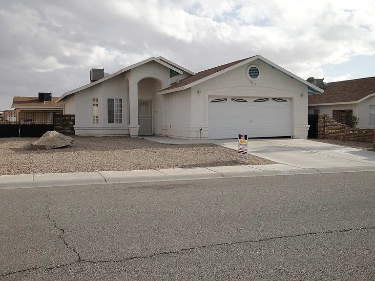 10309 E 37th St — Photo 1