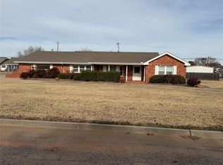 705 E Whitmer, Sentinel, OK 73664