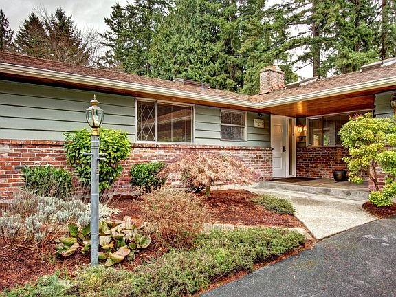 2nd image of 3817 NE 189th Pl