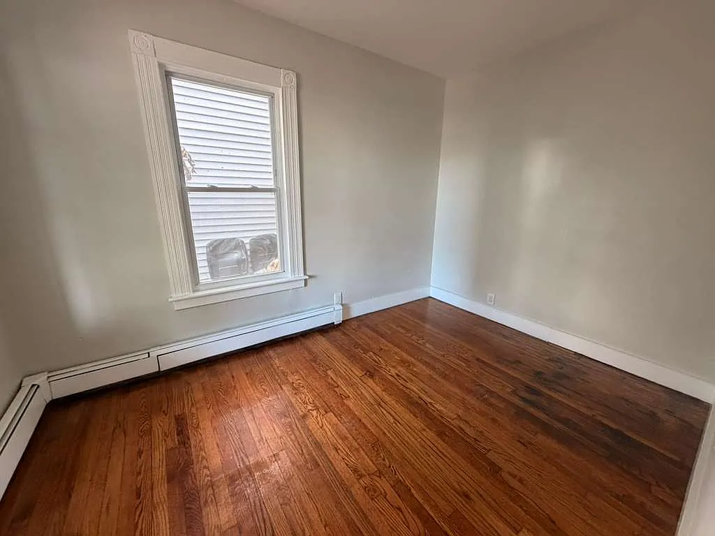 3 bed, $1,950 — Photo 2