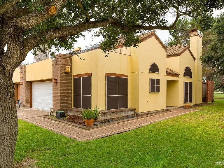 709 Brazos Cir #UT8 — Photo 1