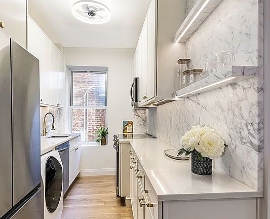 2nd image of 943 President St APT 1R