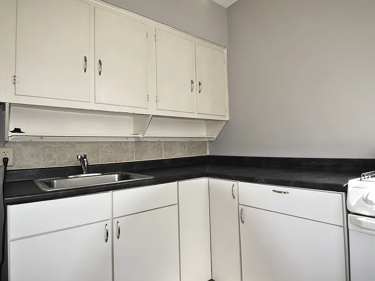 216 W Gilman St #3 — Photo 2