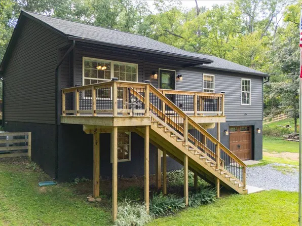 360 Foothill Ln, Harpers Ferry, WV 25425