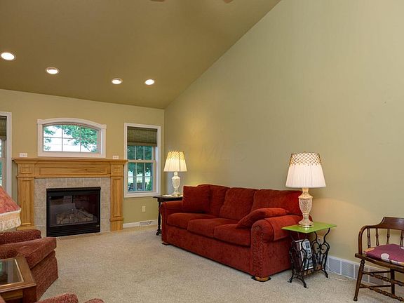 5th image of 761 Royal Cir