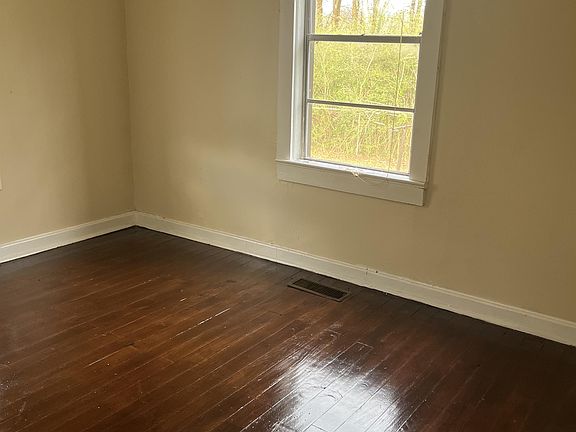 4th image of 2324 Treadwell Rd