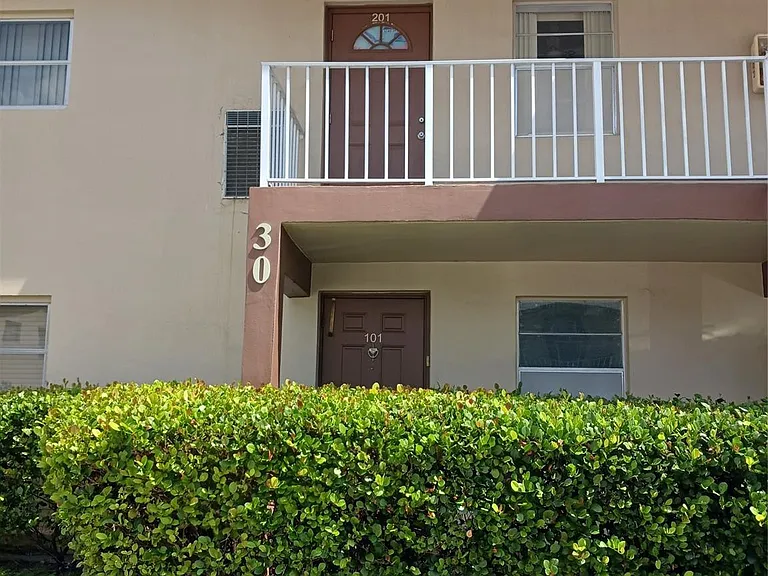 7505 NW 5th Ct #201 — Photo 1