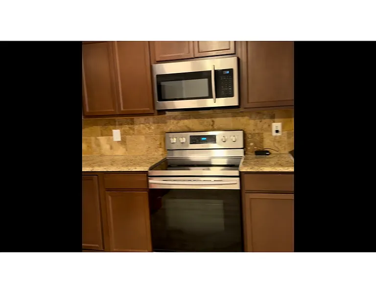 1909 Oakwood Dr — Photo 5
