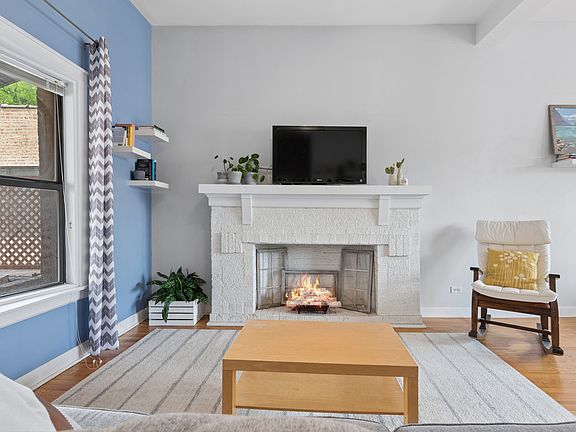2nd image of 2712 W Leland Ave #3
