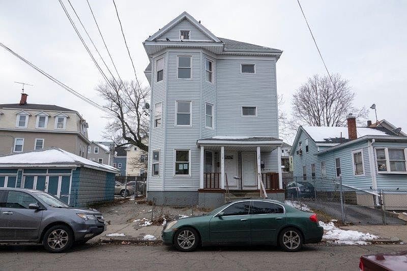 1st image of 118 Putnam St