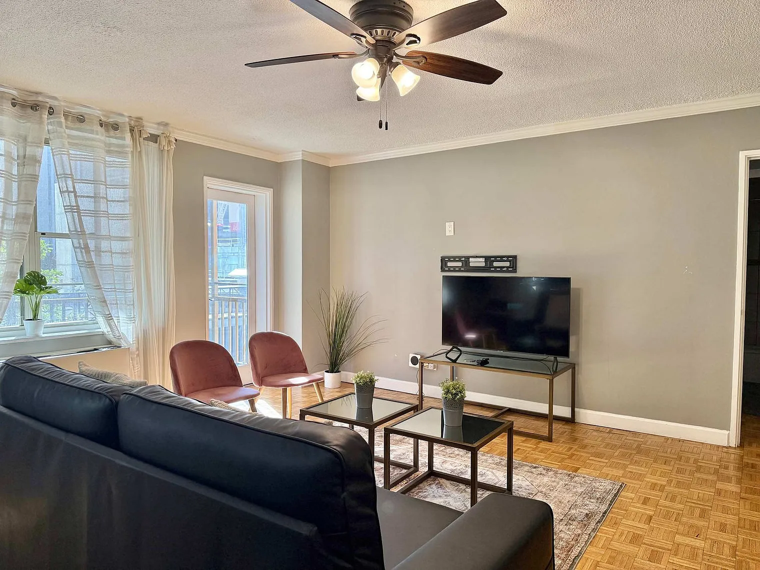 2 bed, 2.0 bath, 592 sqft, $2,406 — Photo 3