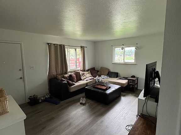 2nd image of 800 S Lashley Ln