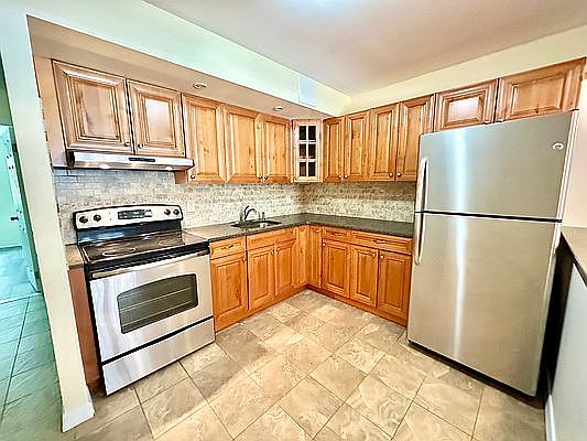3rd image of 25-39 23rd St #A