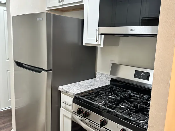 924 Wildlife Lodge Rd APT 8, New Kensington, PA 15068