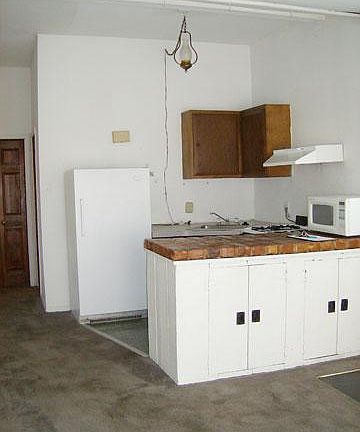3rd image of 819 Adams St