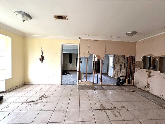 4th image of 2033 Manor Heights Dr