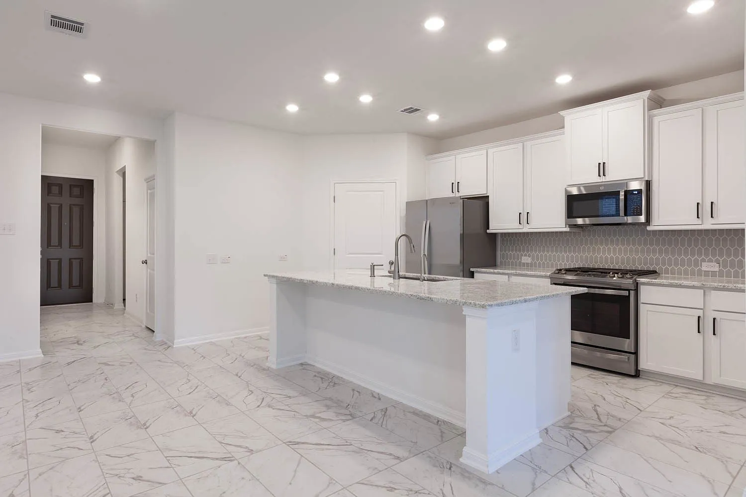 3 bed, 2.0 bath, 2106 sqft, $2,375 — Photo 4