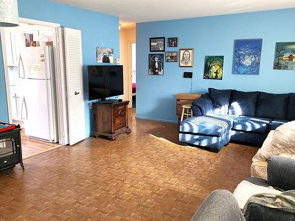 4th image of 571 Sheffield Ct