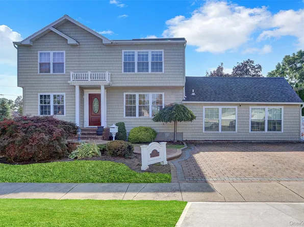 72 N Fordham Road, Hicksville, NY 11801